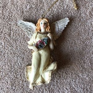 Angel with flowers ornament